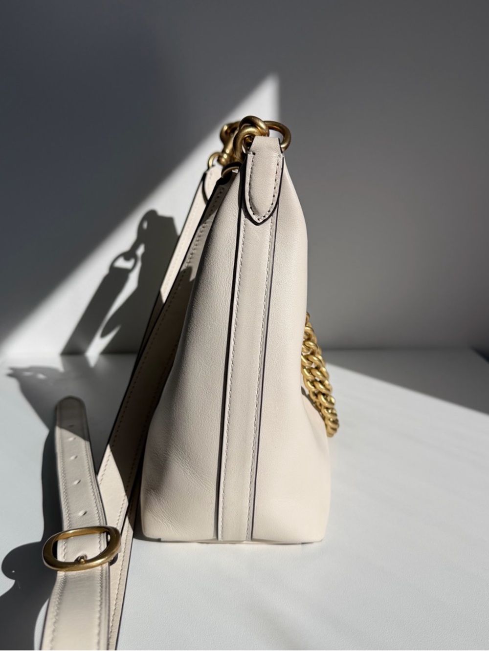 Coach Cream Leather Shoulder Bag with Gold Chain - Picture 4 of 6